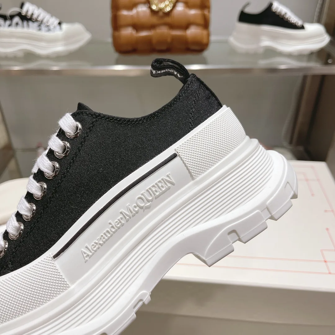 👟👟Ex-factory price 480👟👟 Women's shoe factory hot model, official website new color👟👟Ex-factory price! The latest version of Alexander McQueen's men's and women's couple's model is a hit👑Purchasing agent version. Original version 1:1. Fabric: original imported waterproof canvas. Lining: imported water chestnut sheepskin, strong, stain-resistant and breathable. Insole: Imported silk lining Outsole: T👟👟Ex-factory price U several layers of original combination sole (not an ordinary sole on the market) Packaging: Comes with original shoe box, cloth bag, certificate card Code number: 34-45